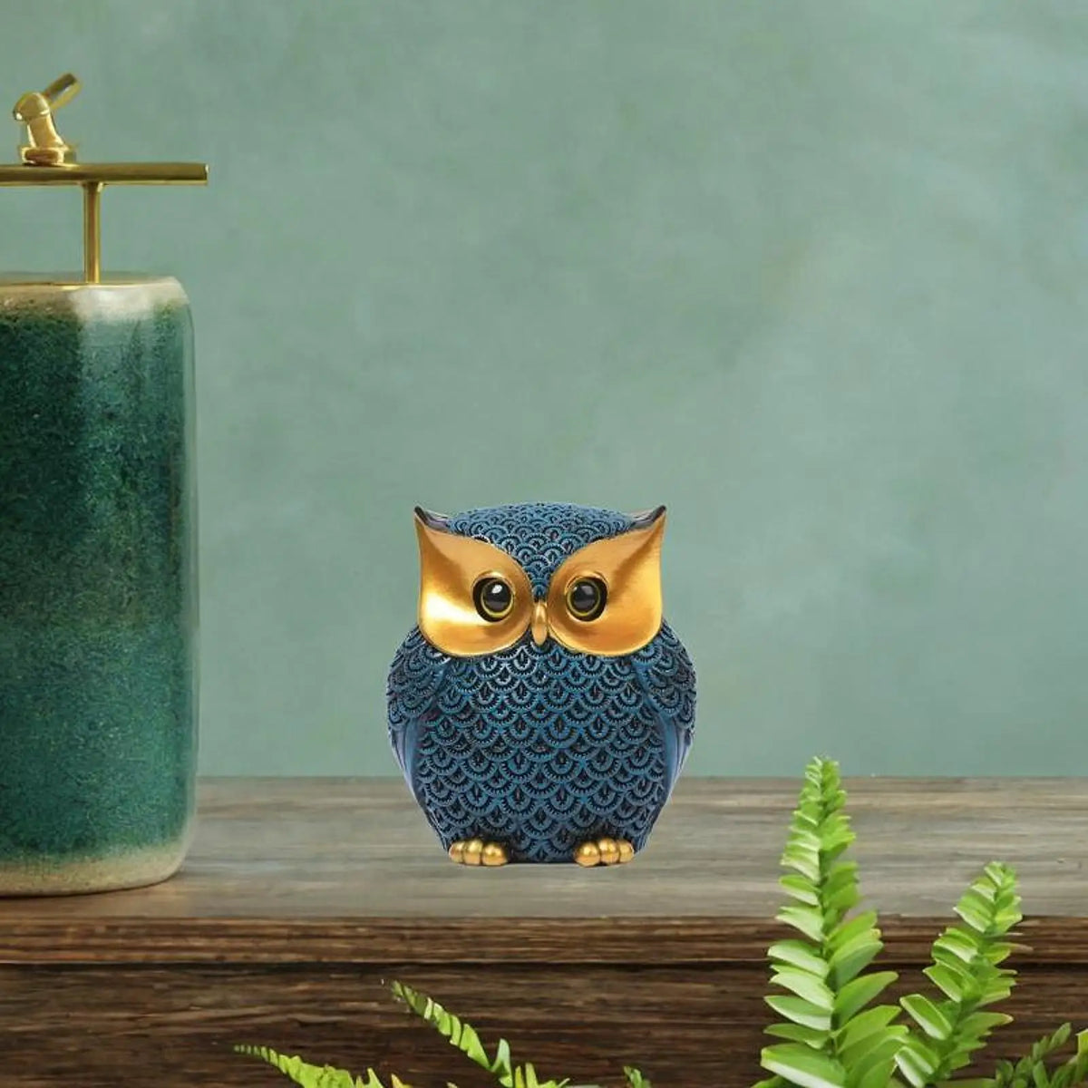 Modern Blue Owl Statue — Resin Bookshelf & Desk Ornament